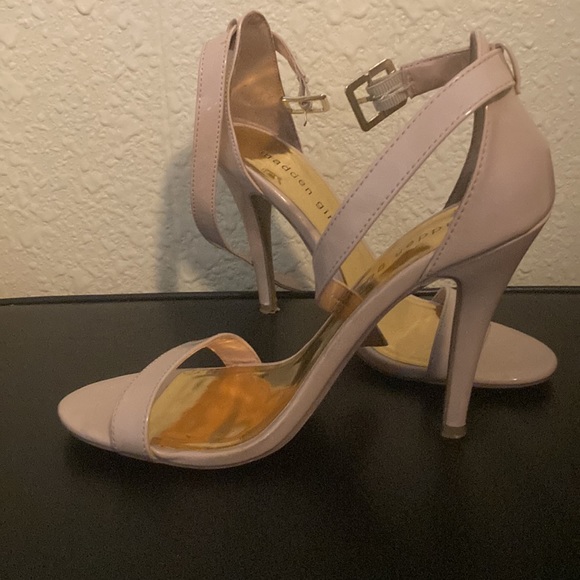 Only worn a couple times. Good condition. Nude/light pink - Picture 2 of 4
